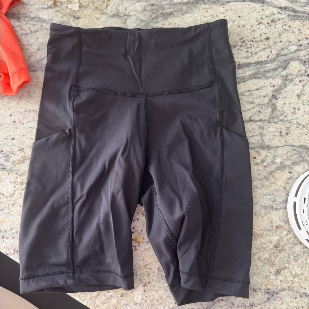 Black Women's Athleta 7” Shorts